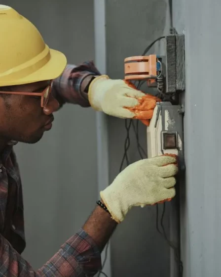 Cómo aprender a hacer mantenimiento eléctrico en tu hogar